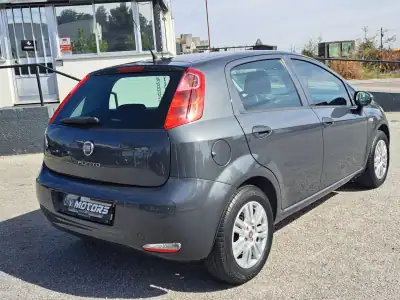 Fiat Punto 2017 - 8900 EUR, 69772 km - AUTO.MOTO.pt - 69772km - foto 7 de 39