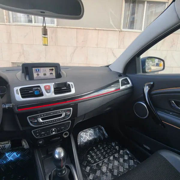 Renault Mégane Coupe 2010 - 6500 EUR, 210000 km - 210000km - foto 4 de 8