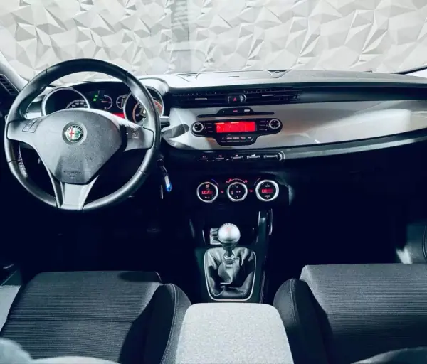 Alfa Romeo Giulietta 2012 - 13750 EUR, 119336 km - AUTO.MOTO.pt - 119336km - foto 17 de 35