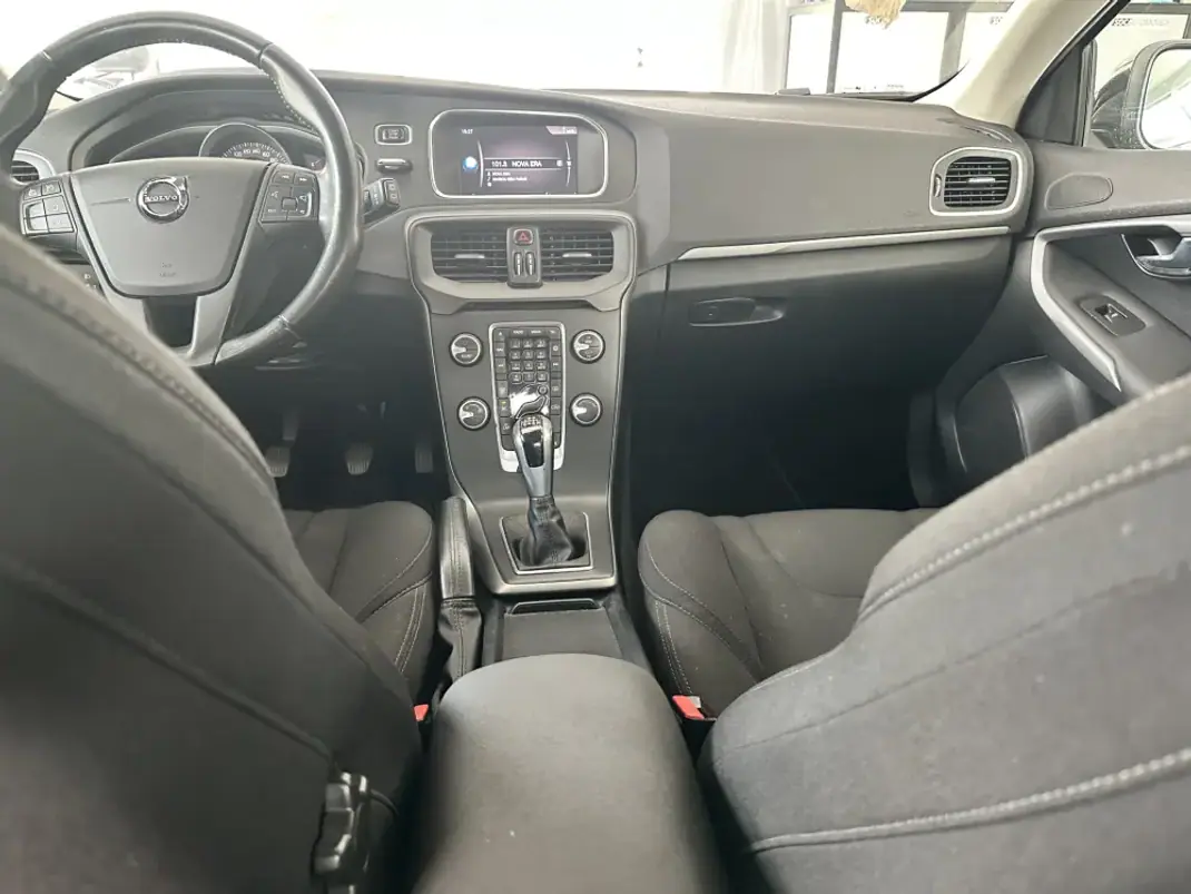 Volvo V40 2018 - 16890 EUR, 100139 km - 100139km - foto 19 de 21