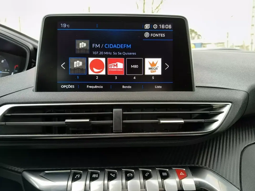 Peugeot 3008 2018 - 15990 EUR, 200391 km - AUTO.MOTO.pt - 200391km - foto 20 de 25