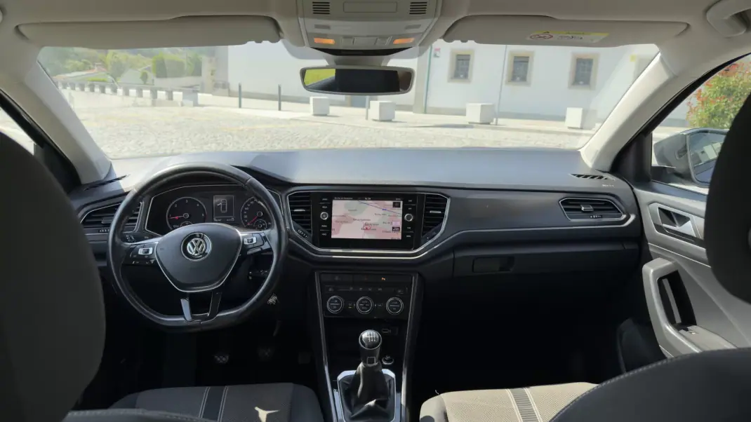 Volkswagen T-Roc 2019 - 16000 EUR, 195000 km - AUTO.MOTO.pt - 195000km - foto 20 de 26