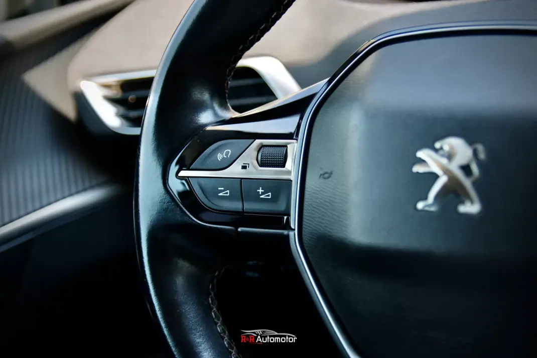 Peugeot 3008 2019 - 15900 EUR, 208000 km - AUTO.MOTO.pt - 208000km - foto 19 de 30