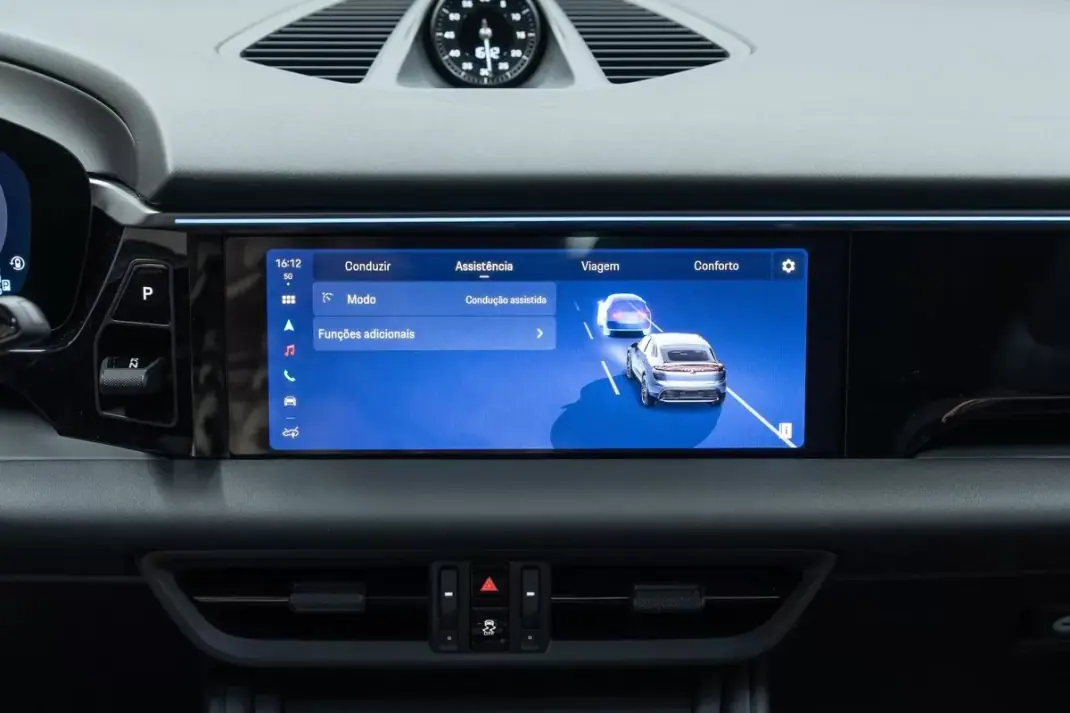 Porsche Macan 2025 - 89950 EUR, 8000 km - AUTO.MOTO.pt - 8000km - foto 36 de 57