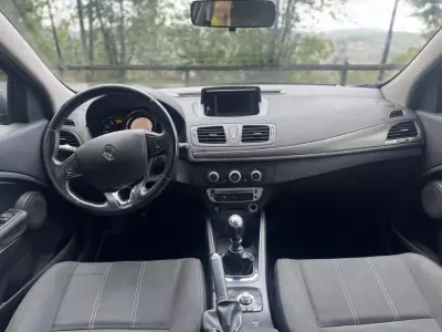 Renault Mégane 2014 - 9500 EUR, 146170 km - AUTO.MOTO.pt - 146170km - foto 15 de 19