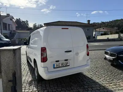 Opel COMBO 2020 - 12500 EUR, 173787 km - AUTO.MOTO.pt - 173787km - foto 4 de 10