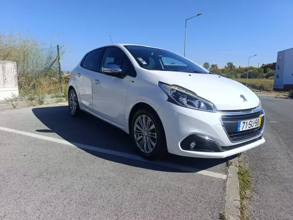 Peugeot 208 2017 — photo 3 of 20