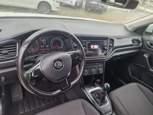 Volkswagen T-Roc 2019 - 19999 EUR, 115000 km - AUTO.MOTO.pt - 115000km - foto 18 de 31