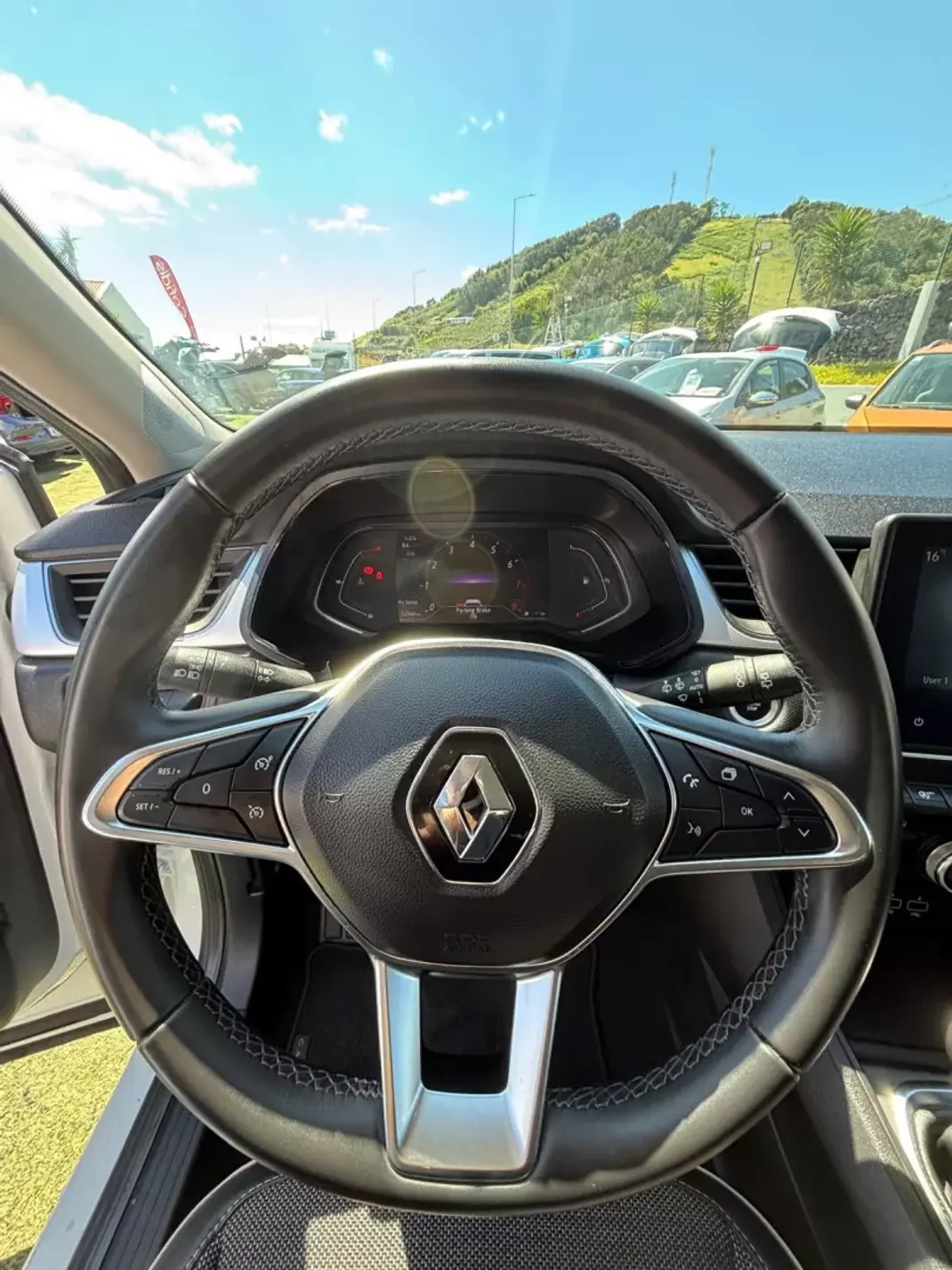 Renault Captur 2023 - 21990 EUR, 12544 km - AUTO.MOTO.pt - 12544km - foto 10 de 14