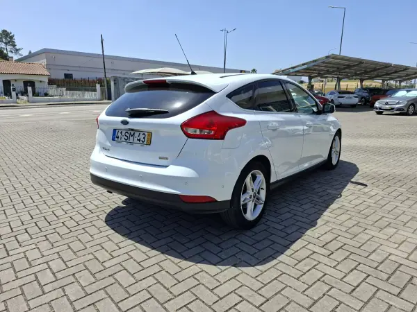 Ford Focus 2017 - 11500 EUR, 55000 km - AUTO.MOTO.pt - 55000km - foto 6 de 32