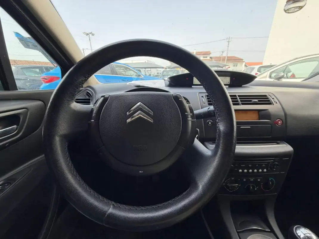 Citroën C4 2012 - 4000 EUR, 314828 km - AUTO.MOTO.pt - 314828km - foto 10 de 18