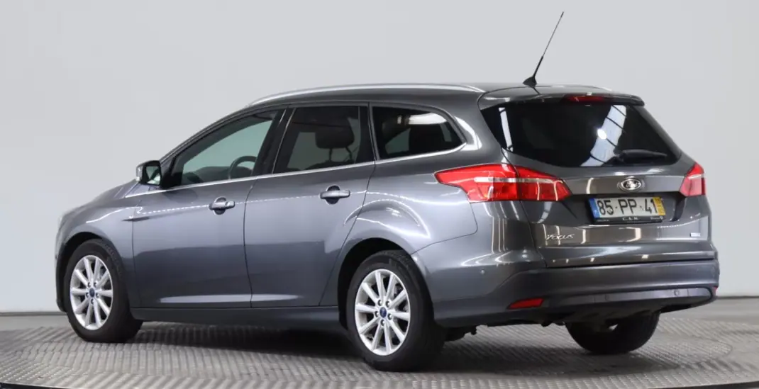 Ford Focus SW 2015 - 9999 EUR, 125121 km - AUTO.MOTO.pt - 125121km - foto 2 de 18