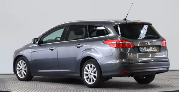 Ford Focus SW 2015 - 9999 EUR, 125121 km - AUTO.MOTO.pt - 125121km - foto 2 de 18