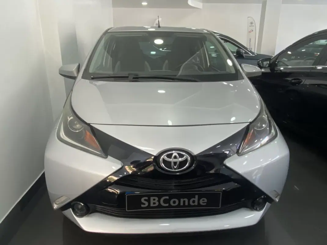 Toyota Aygo 2015 - 9850 EUR, 116267 km - AUTO.MOTO.pt - 116267km - foto 1 de 34