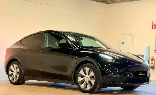 Tesla Model Y 2022 - 35990 EUR, 89658 km - AUTO.MOTO.pt - 89658km - foto 2 de 17