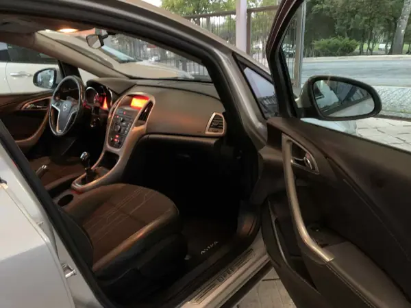 Opel Astra Sports Tourer 2012 - 6750 EUR, 274002 km - AUTO.MOTO.pt - 274002km - foto 19 de 21
