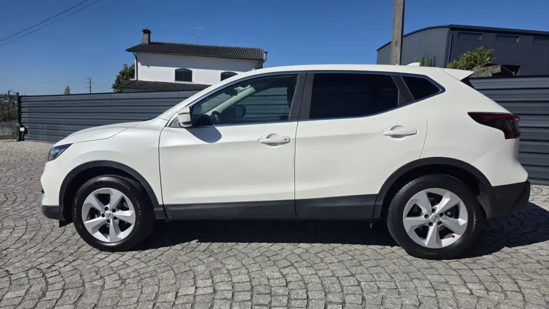 Nissan Qashqai 2019 - 18990 EUR, 110000 km - AUTO.MOTO.pt - 110000km - foto 2 de 31