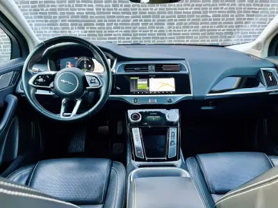 Jaguar I-Pace 2018 - 23500 EUR, 83000 km - AUTO.MOTO.pt - 83000km - foto 11 de 15