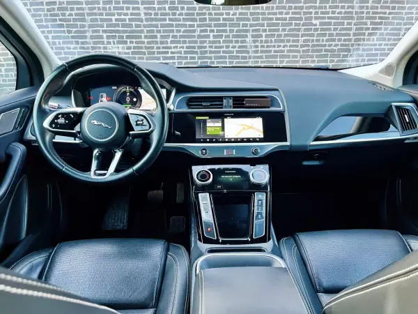 Jaguar I-Pace 2018 - 23500 EUR, 83000 km - AUTO.MOTO.pt - 83000km - foto 11 de 15