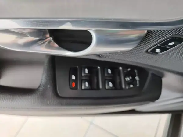 Volvo V90 2018 - 20990 EUR, 188000 km - AUTO.MOTO.pt - 188000km - foto 22 de 35