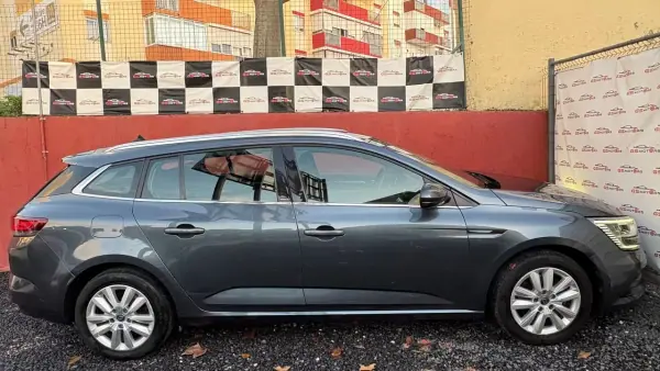 Renault Mégane Sport Tourer 2021 - 14900 EUR, 104000 km - AUTO.MOTO.pt - 104000km - foto 7 de 12