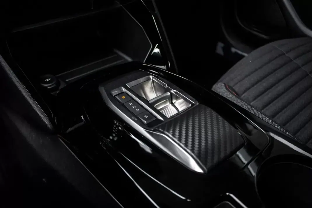 Peugeot e-208 2023 - 17800 EUR, 18457 km - AUTO.MOTO.pt - 18457km - foto 21 de 41