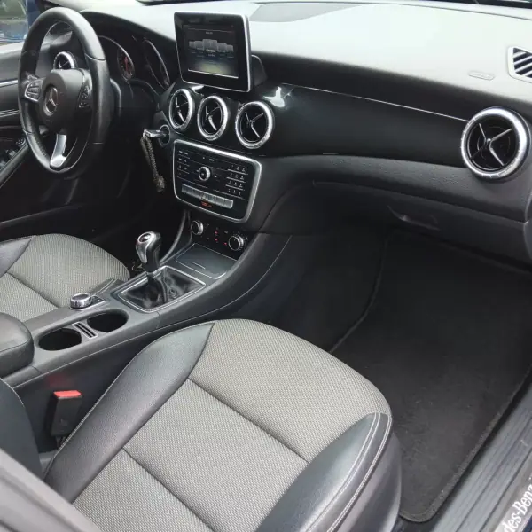Mercedes-Benz CLA 180 2017 - 18500 EUR, 182678 km - AUTO.MOTO.pt - 182678km - foto 23 de 23