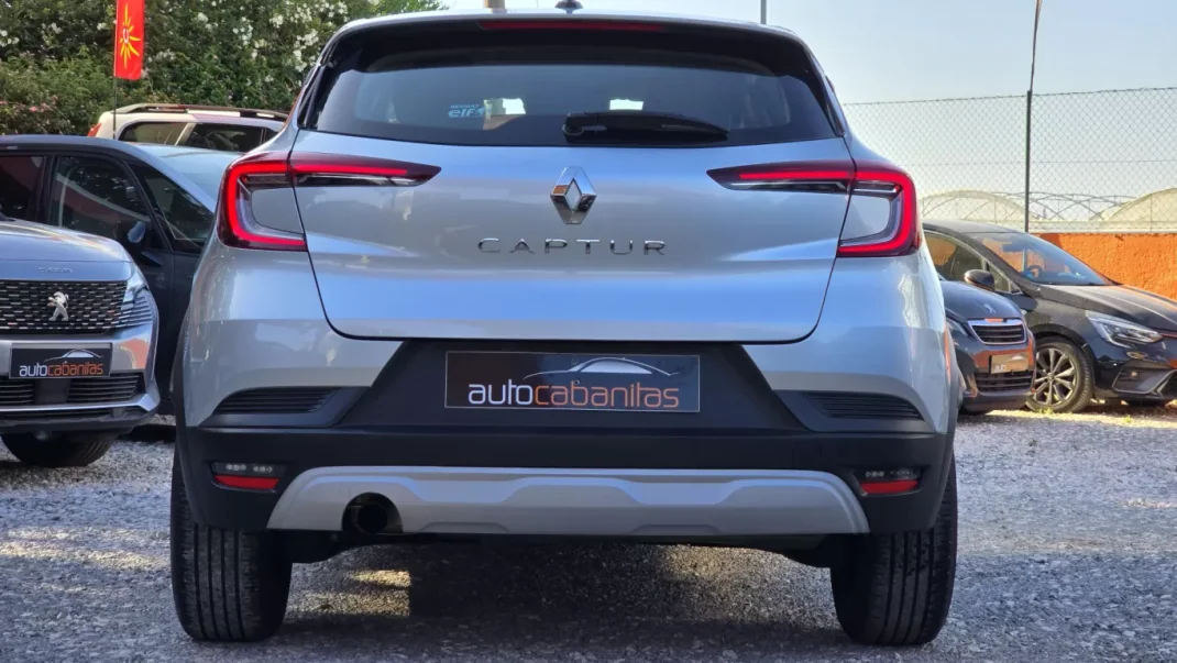 Renault Captur 2020 - 16000 EUR, 75000 km - AUTO.MOTO.pt - 75000km - foto 11 de 21
