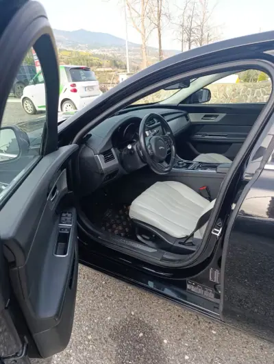Jaguar XF 2017 - 19900 EUR, 173000 km - AUTO.MOTO.pt - 173000km - foto 10 de 19