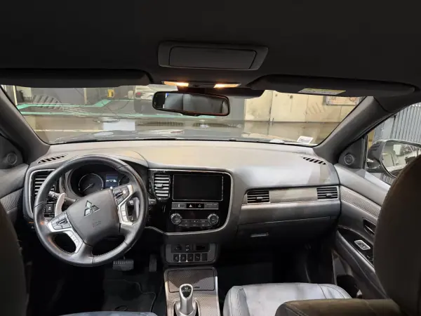 Mitsubishi Outlander 2020 - 24900 EUR, 63000 km - AUTO.MOTO.pt - 63000km - foto 5 de 14