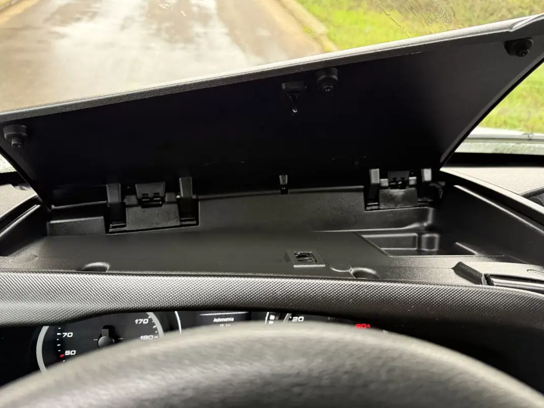 Iveco DAILY 35-140 CONTENTOR E PLATAFORMA 2020 - 28490 EUR, 91000 km - AUTO.MOTO.pt - 91000km - foto 28 de 34