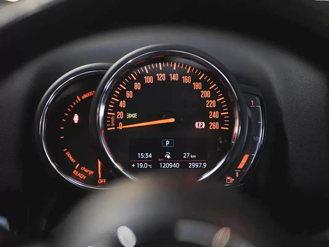 MINI Countryman 2020 - 22990 EUR, 120940 km - AUTO.MOTO.pt - 120940km - foto 20 de 25