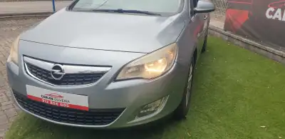 Opel Astra Sports Tourer 2010 - 5750 EUR, 255000 km - AUTO.MOTO.pt - 255000km - foto 4 de 12