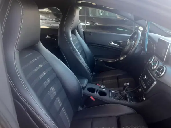 Mercedes-Benz CLA 200 2016 - 21800 EUR, 150000 km - AUTO.MOTO.pt - 150000km - foto 6 de 12