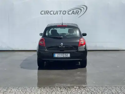 Renault Clio 2008 - 3500 EUR, 376787 km - AUTO.MOTO.pt - 376787km - foto 9 de 21