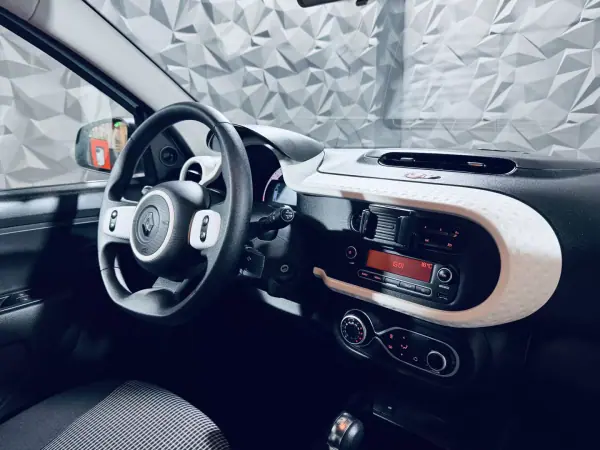 Renault Twingo 2023 - 16990 EUR, 16461 km - AUTO.MOTO.pt - 16461km - foto 17 de 28