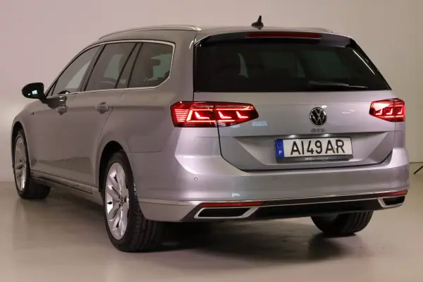 Volkswagen Passat Variant 2021 - 25990 EUR, 70682 km - AUTO.MOTO.pt - 70682km - foto 14 de 53