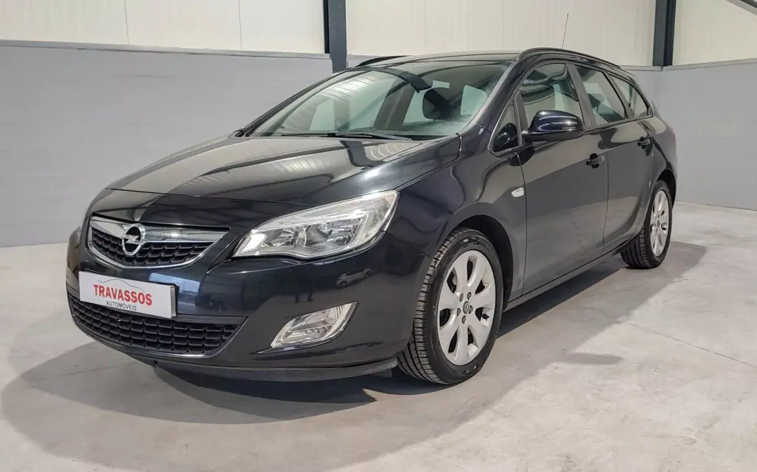 Opel Astra Sports Tourer 2012 - 9700 EUR, 141830 km - AUTO.MOTO.pt - 141830km - foto 1 de 8
