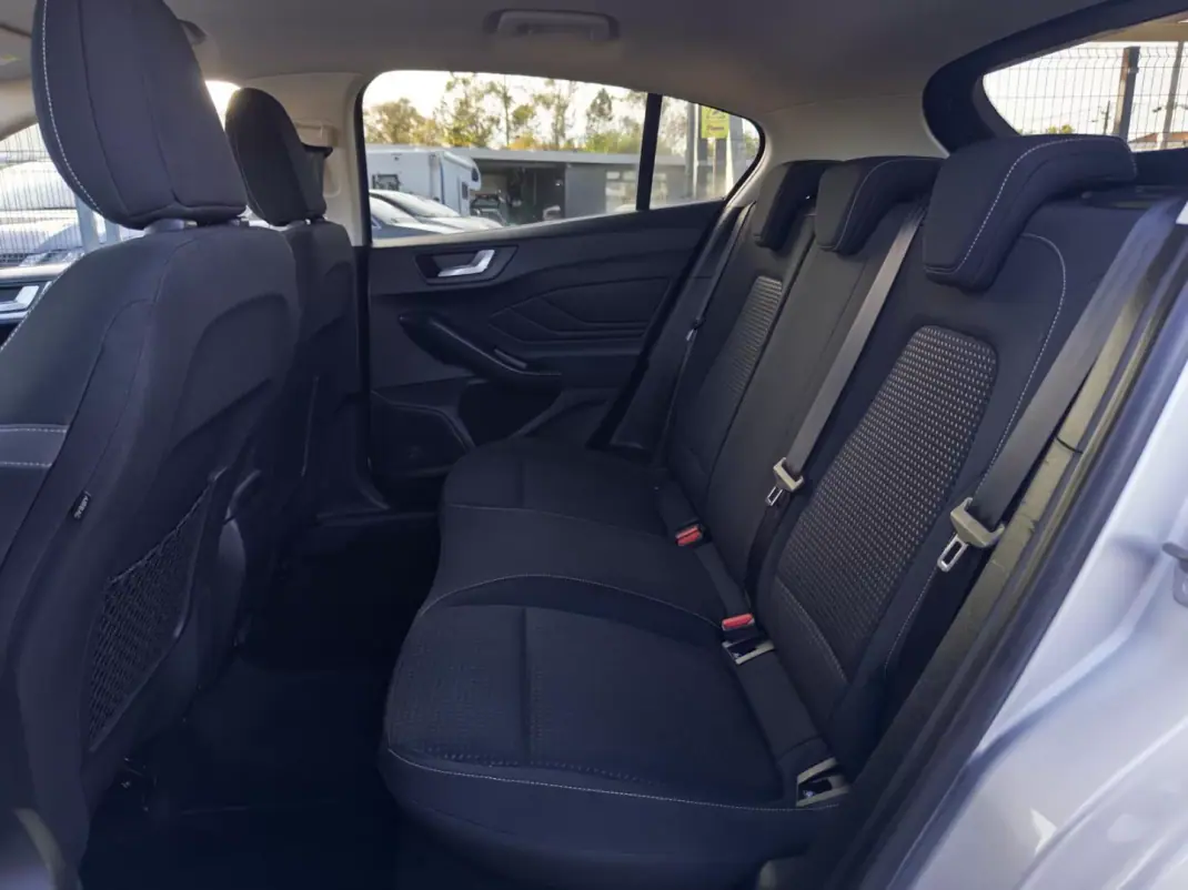 Ford Focus 2018 - 13990 EUR, 90000 km - AUTO.MOTO.pt - 90000km - foto 36 de 36