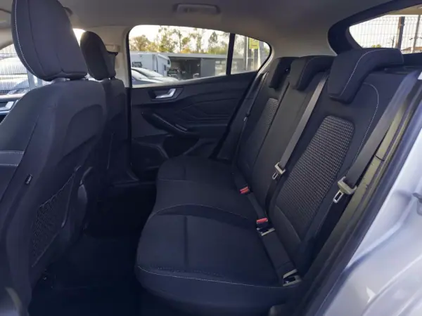 Ford Focus 2018 - 12990 EUR, 90000 km - AUTO.MOTO.pt - 90000km - foto 36 de 36