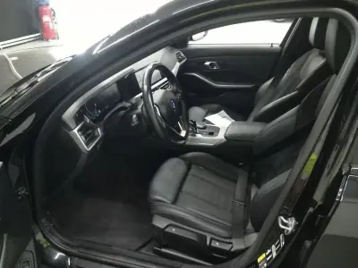 BMW 320 2022 - 25500 EUR, 109000 km - AUTO.MOTO.pt - 109000km - foto 7 de 11