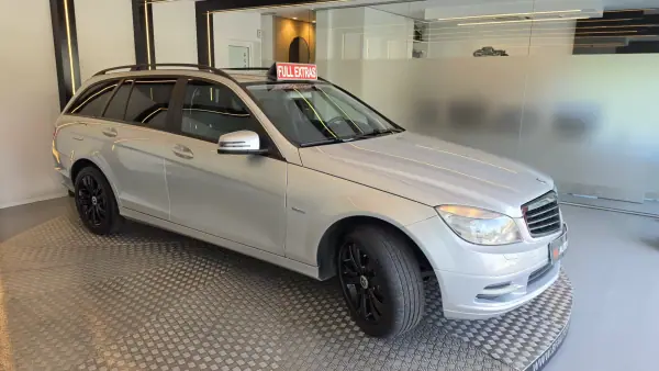 Mercedes-Benz C 220 2010 - 9900 EUR, 291040 km - AUTO.MOTO.pt - 291040km - foto 17 de 61