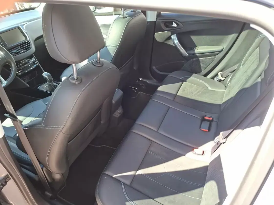 Peugeot 2008 2017 - 10000 EUR, 178323 km - 178323km - foto 20 de 37