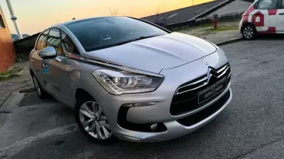 Citroën DS5 2012 - 10900 EUR, 184000 km - AUTO.MOTO.pt - 184000km - foto 11 de 17