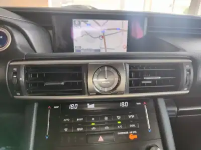Lexus IS 300H 2017 - 25900 EUR, 68000 km - AUTO.MOTO.pt - 68000km - foto 32 de 38