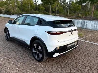 Renault Mégane E-Tech 2022 - 22500 EUR, 14000 km - AUTO.MOTO.pt - 14000km - foto 14 de 24