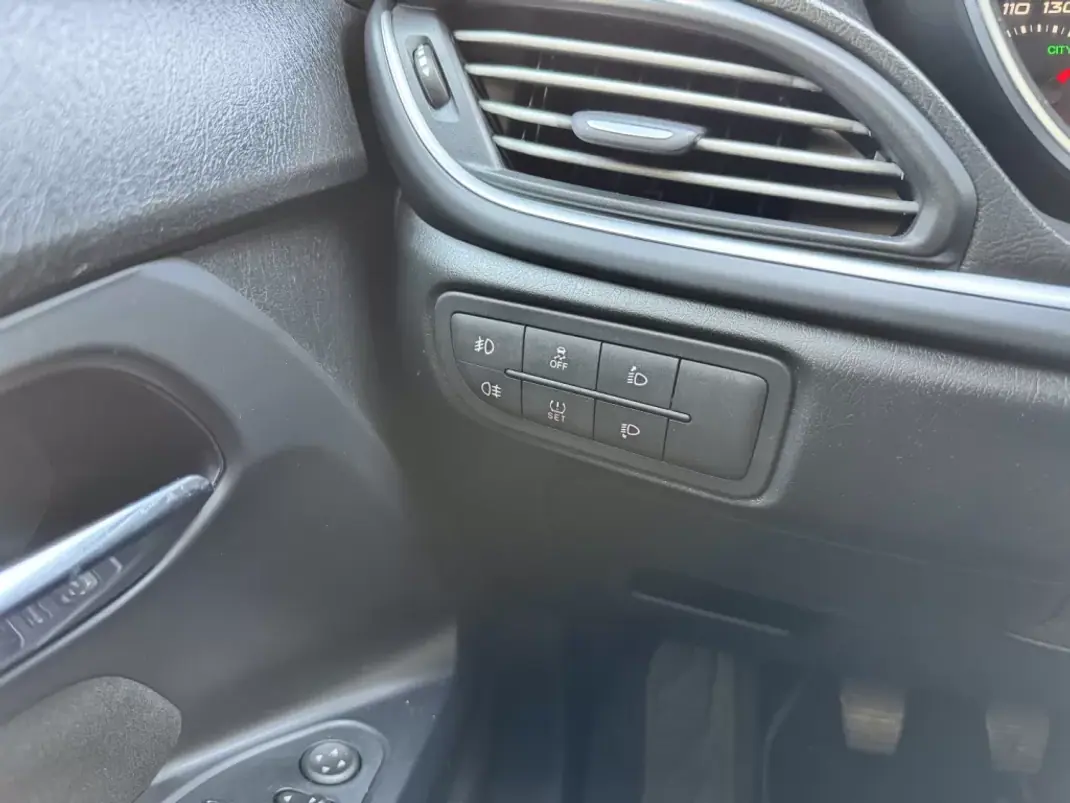 Fiat Tipo Station Wagon 2018 - 12900 EUR, 92385 km - AUTO.MOTO.pt - 92385km - foto 15 de 25