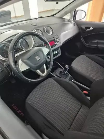 SEAT Ibiza 2011 - 6250 EUR, 289000 km - AUTO.MOTO.pt - 289000km - foto 6 de 7