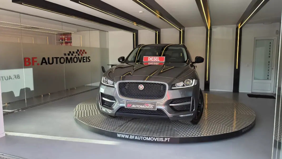 Jaguar F-Pace 2017 - 19500 EUR, 157804 km - 157804km - foto 14 de 74