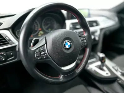 BMW 330 2017 - 18990 EUR, 115000 km - AUTO.MOTO.pt - 115000km - foto 17 de 40